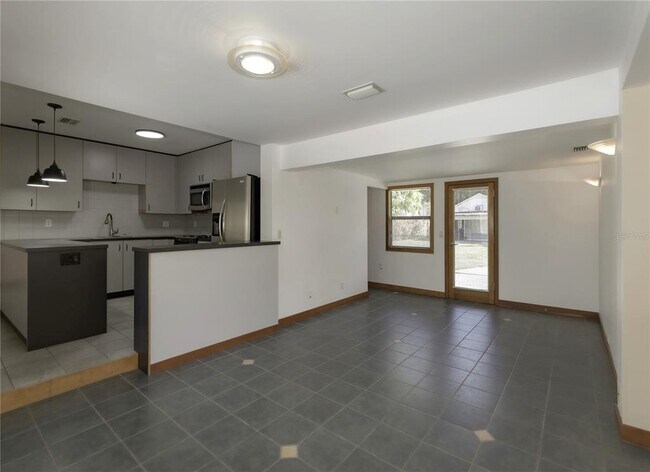 Building Photo - 1420 Alhambra Way S