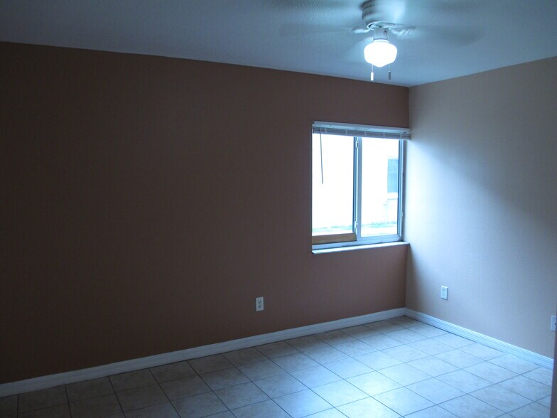 Building Photo - 800 N Fiske Blvd