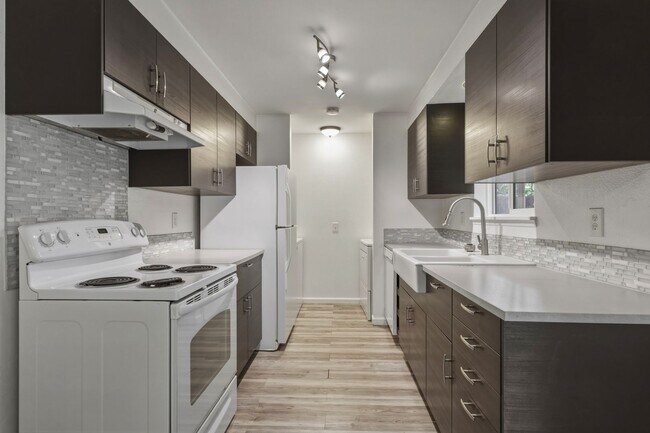 Building Photo - MOVE IN READY NOW! 2 bed 1 ba - Great location! Tumwater School District.