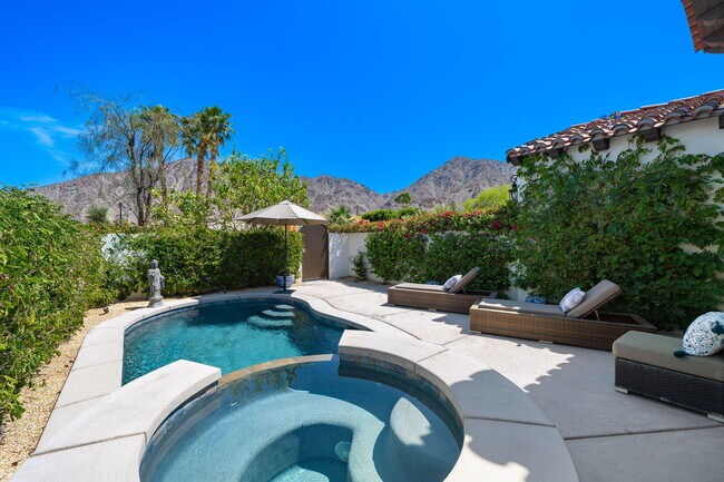 Building Photo - 53385 Avenida Mendoza