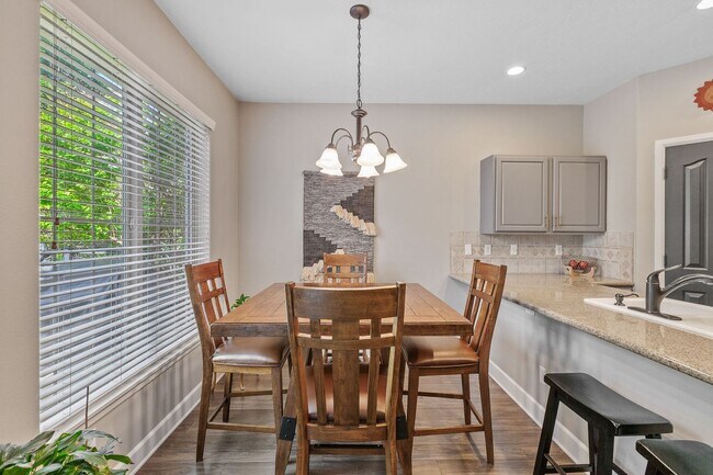 Building Photo - 968 W Willow Lake Loop