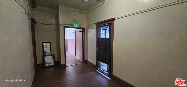 Building Photo - 1604 W Pico Blvd