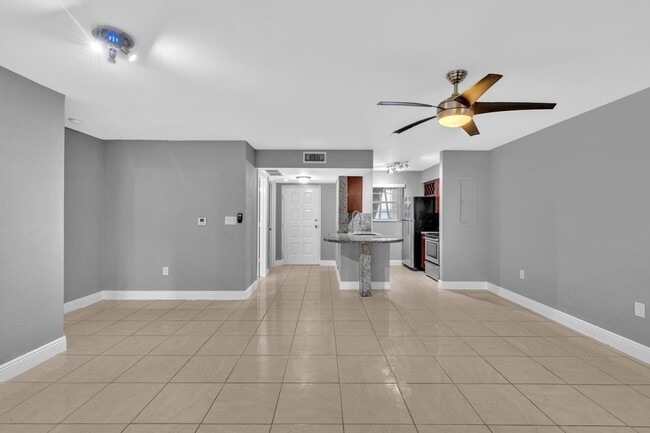 Building Photo - 2890 N Oakland Forest Dr