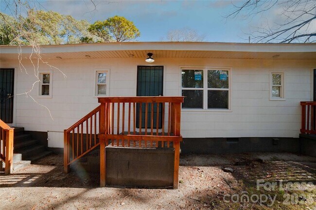 Building Photo - 5113 Higgins St