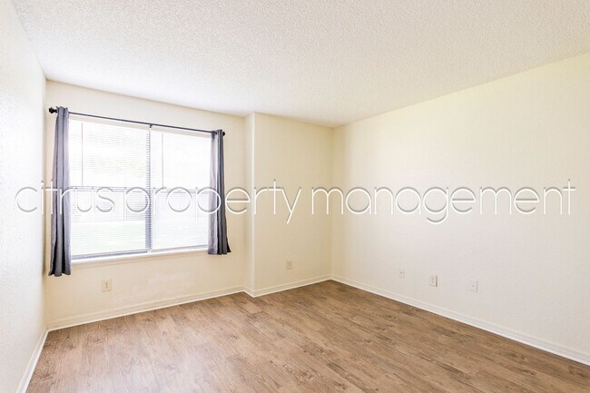 Building Photo - Winter Park 2/2 Condo in Charming Parkview...