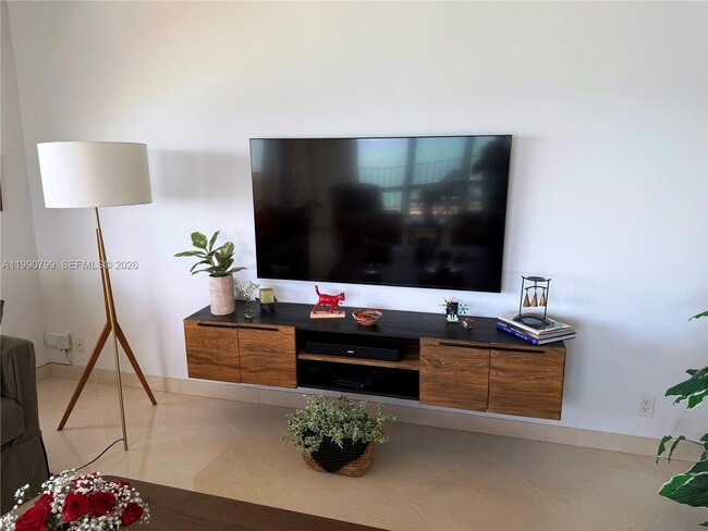 Building Photo - 4900 N Ocean Blvd