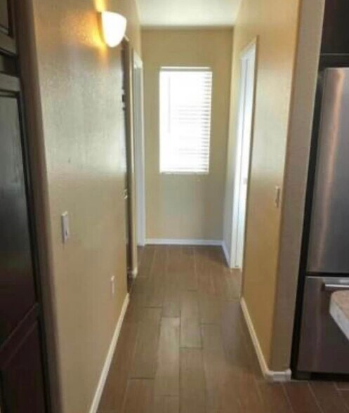 Building Photo - 356 N 169th Ave