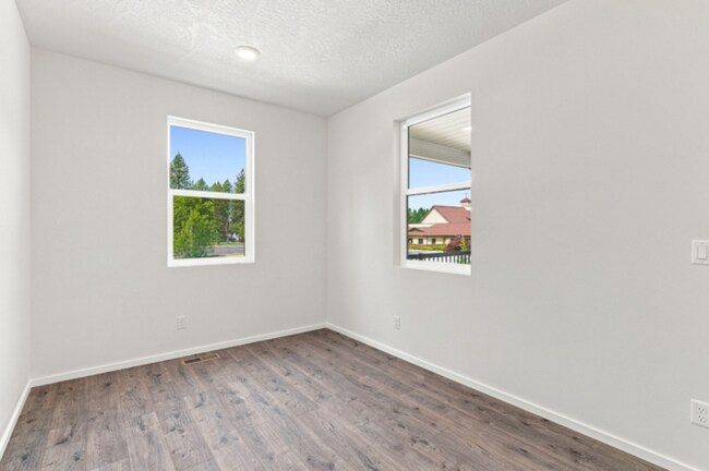 Building Photo - Spacious Columbia Floorplan with Full Unfinished Basement
