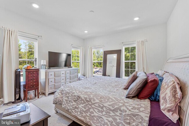 Building Photo - 4402 Fair Lakes Ct