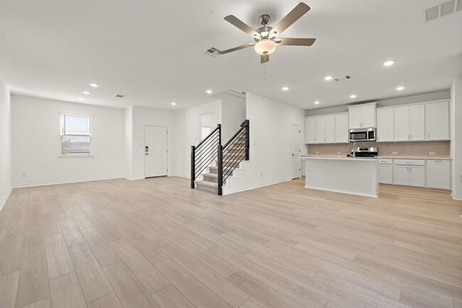 Building Photo - 307 Flowers Ave
