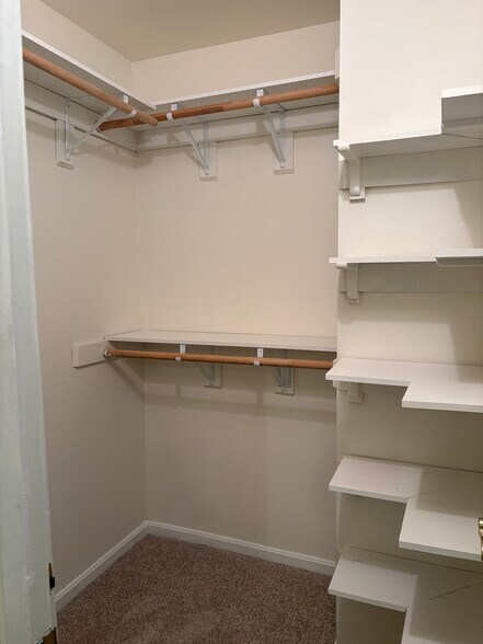 Building Photo - 14208 Greenview Dr
