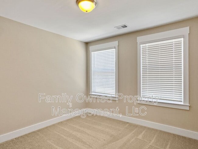 Building Photo - 7785 Park Gate Dr