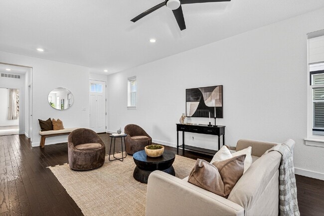 Building Photo - 6311 Stable View St