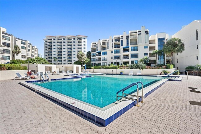 Building Photo - 364 Golfview Rd