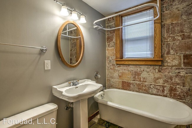 Building Photo - 2754 Harney St