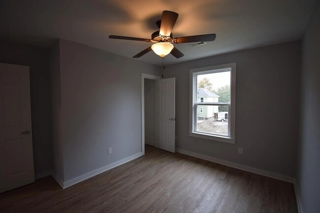 Building Photo - 1907 Grayson St