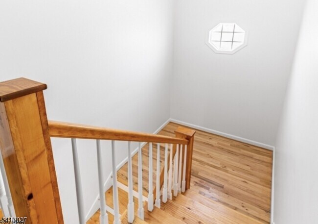 Building Photo - 2 Willow Wood Ct