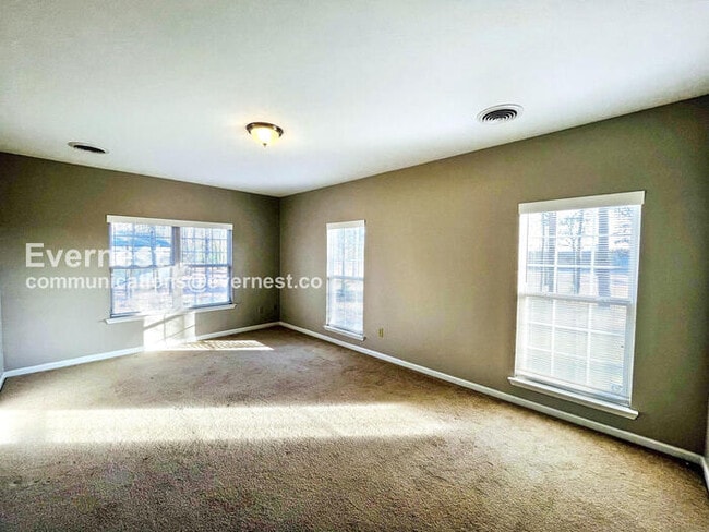 Building Photo - 4 Bed/2.5 Bath Home with Fenced Yard & Garage / Pet-Friendly / Available Now!