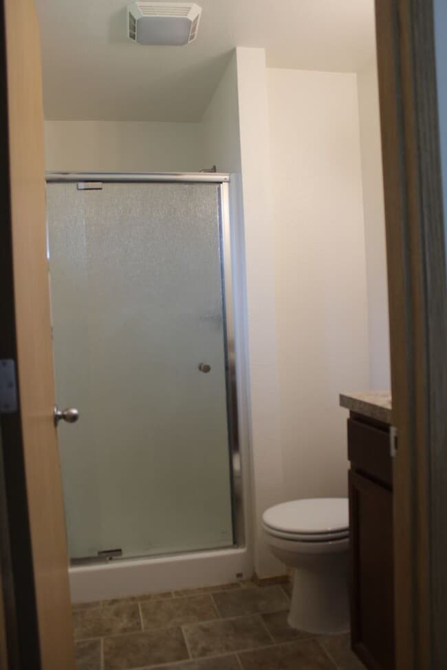 Building Photo - 3 or 4 bedroom, 2 bath updated home in Hillsboro near Intel Jones Farm