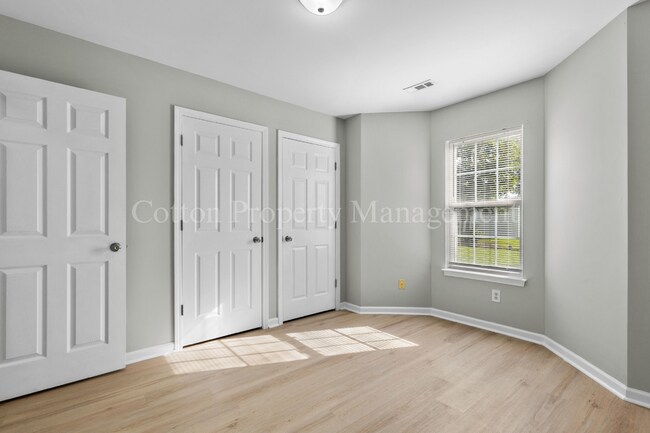 Building Photo - 406 N Dickerson St