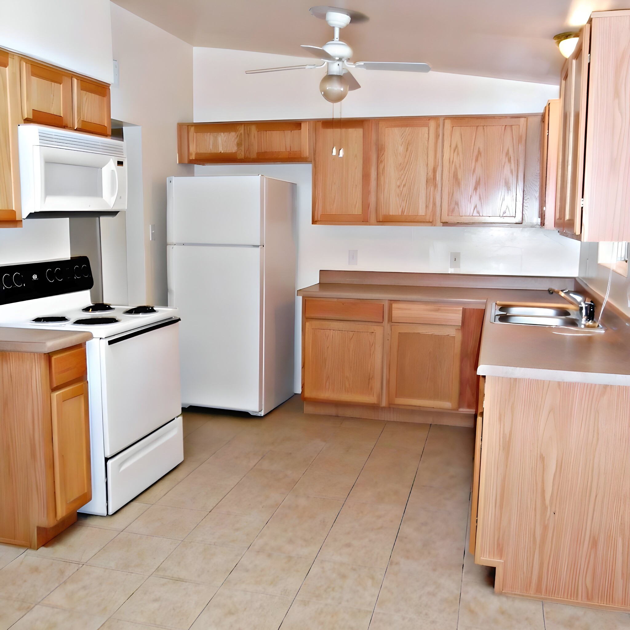 Building Photo - 221 E Elm St