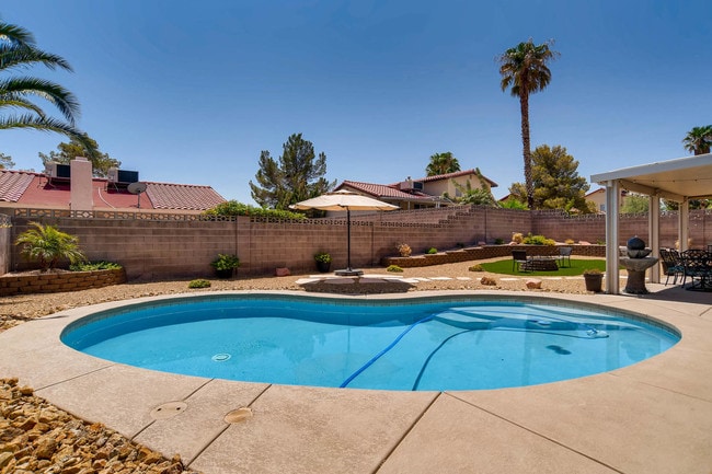 Yard- Pool - 7474 Puritan Ave