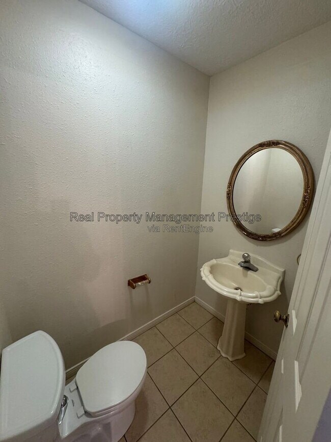 Building Photo - 4422 Egret Dr