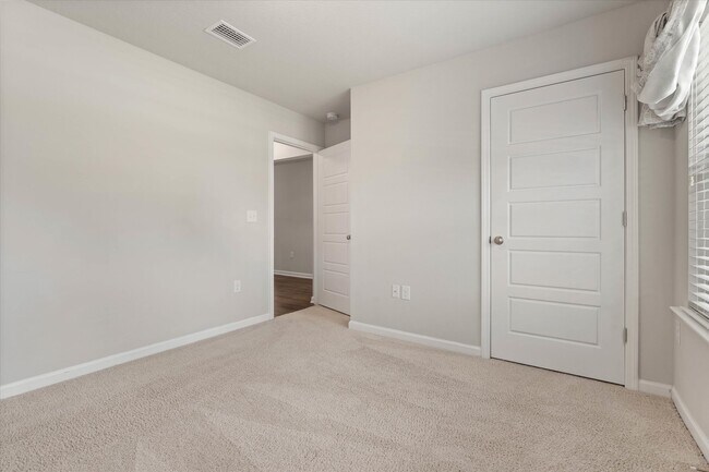 Building Photo - 34505 Paisley Ave