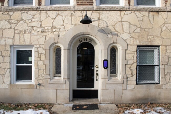 Building Photo - 6254 N Whipple St