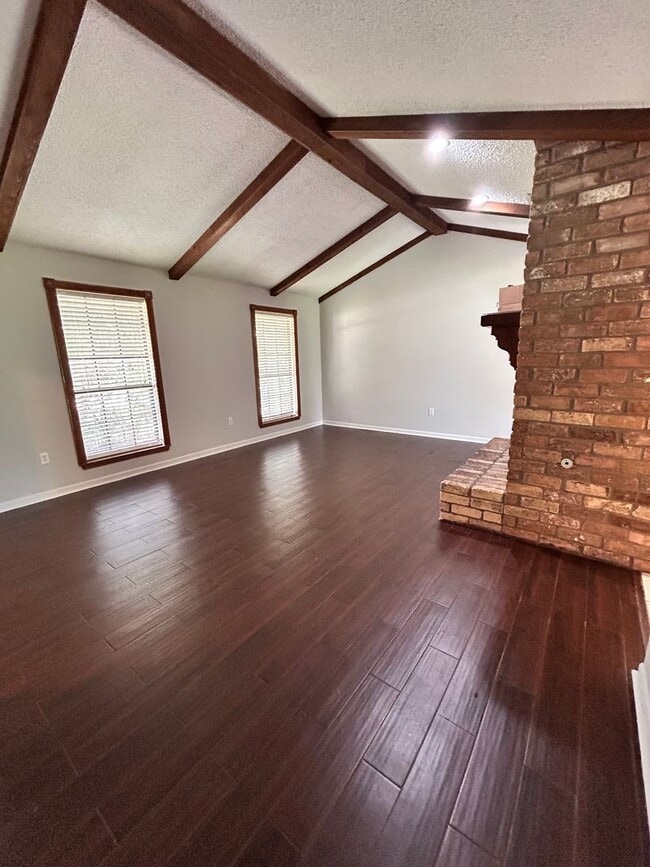 Building Photo - Great location near Perkins/Pecue!!