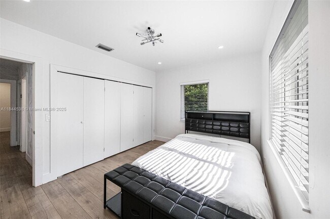 Building Photo - 919 Granada Groves Ct