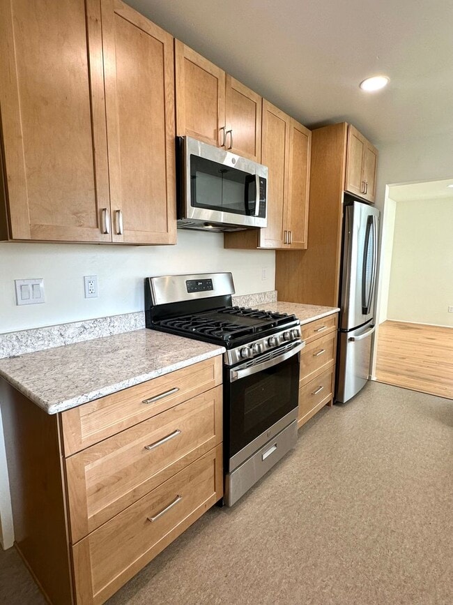 Building Photo - Beautifully Remodeled Unit on the East Side of Santa Barbara