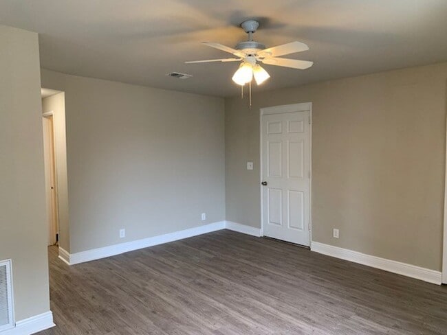 Building Photo - 3 bedroom 3 bath house in Midtown!! Available July 2026!