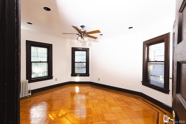 Building Photo - 769 E 19th St