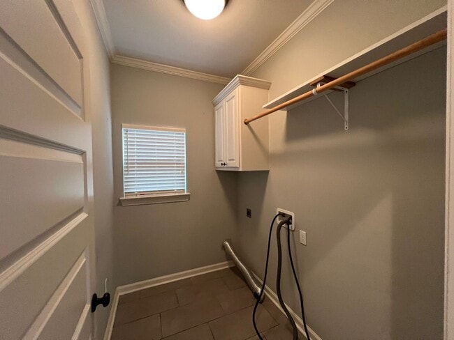 Building Photo - Cella Gardens