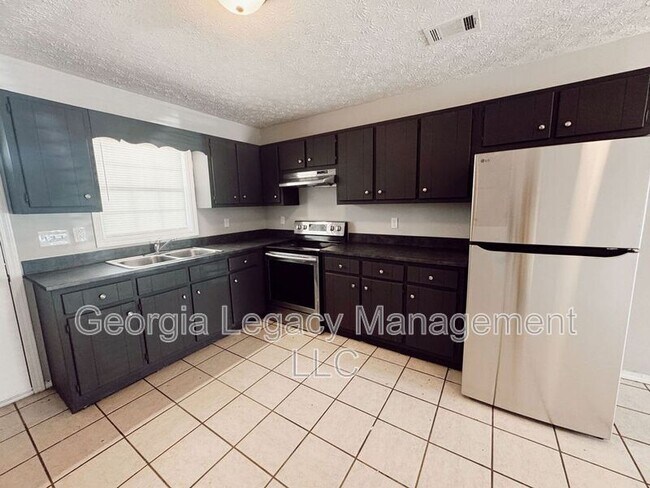 Building Photo - 896 Campbell St