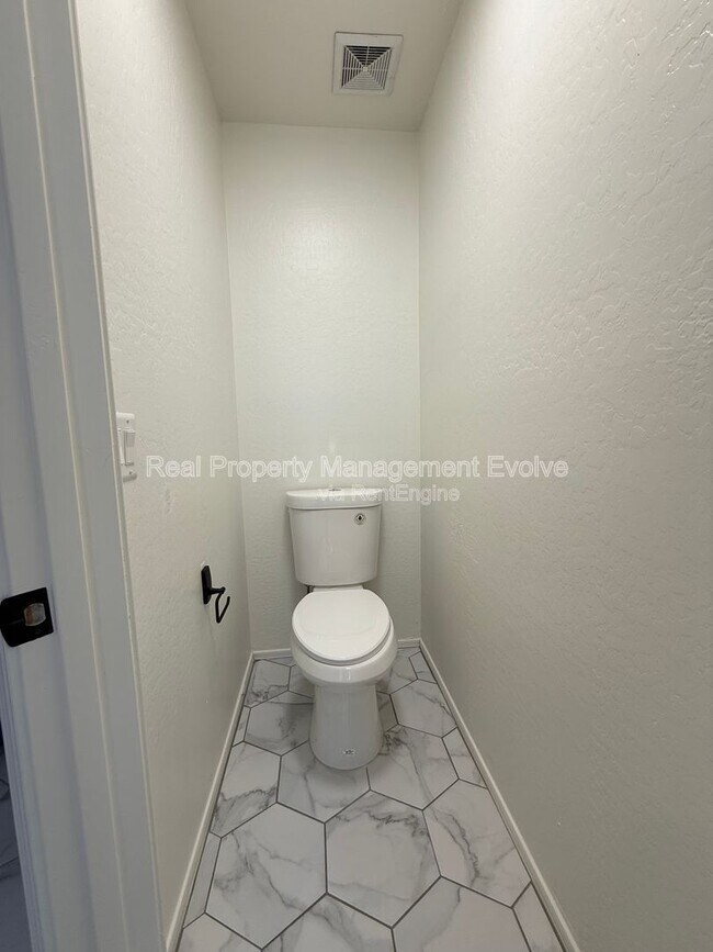 Building Photo - 20858 N 90th Ave