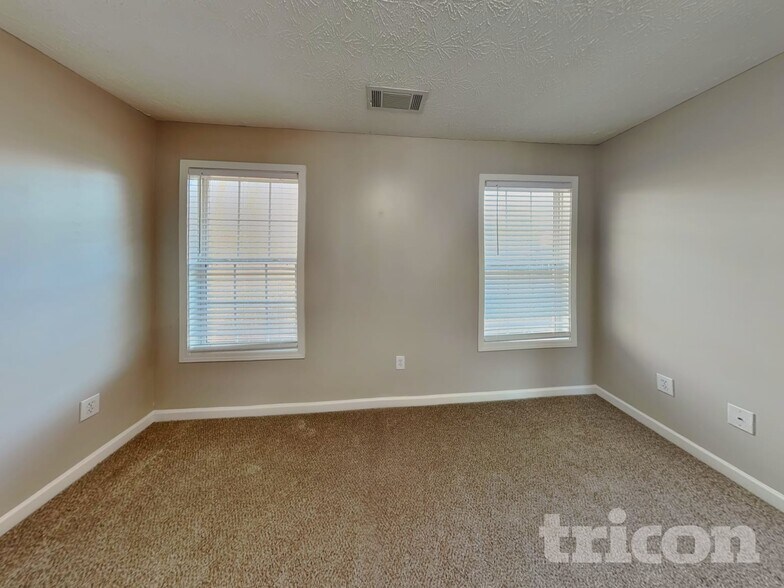 Building Photo - 1055 Crown Landing Pkwy