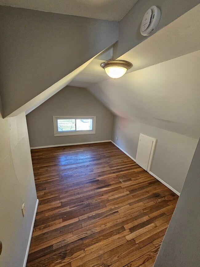 Building Photo - Wakefield7010-7014