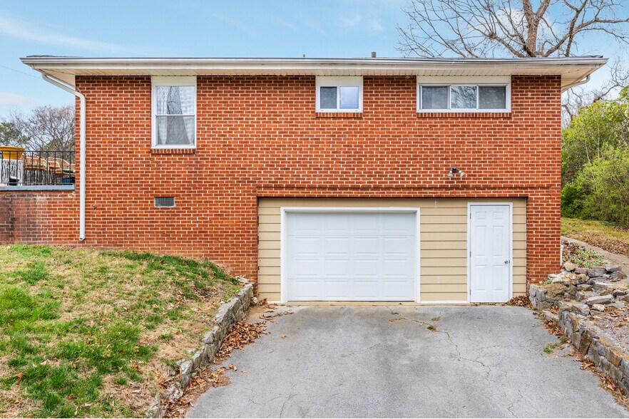 Building Photo - 303 Wygoda Cir