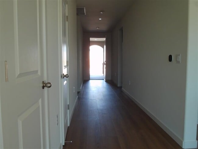 Building Photo - 1348 Kensington Dr