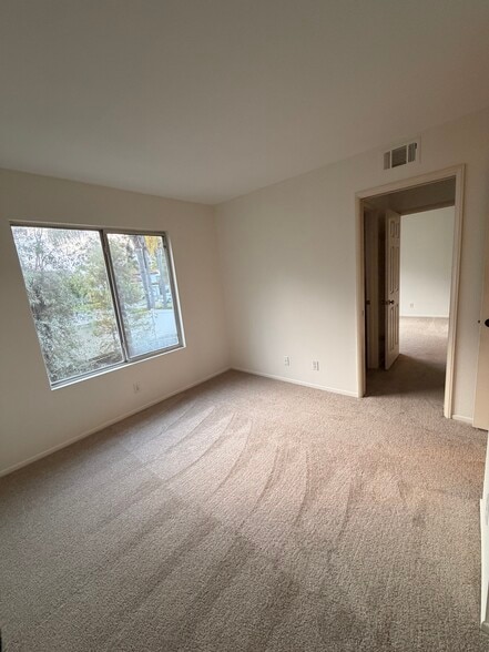 Building Photo - 27 Surfbird Ln