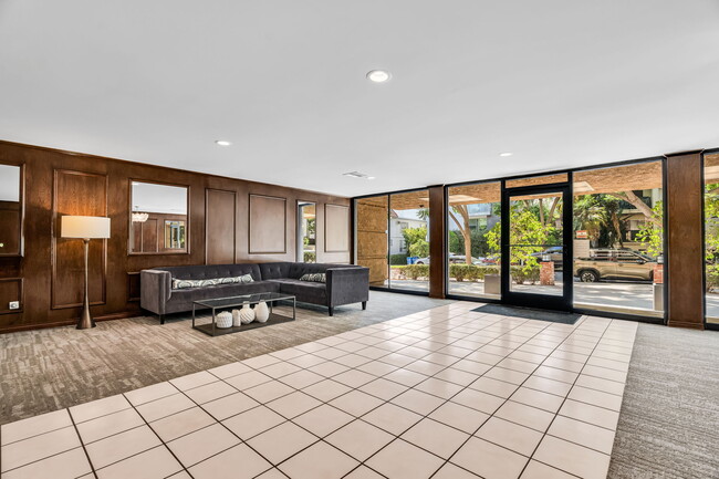 Building Photo - 1124 Kings Rd