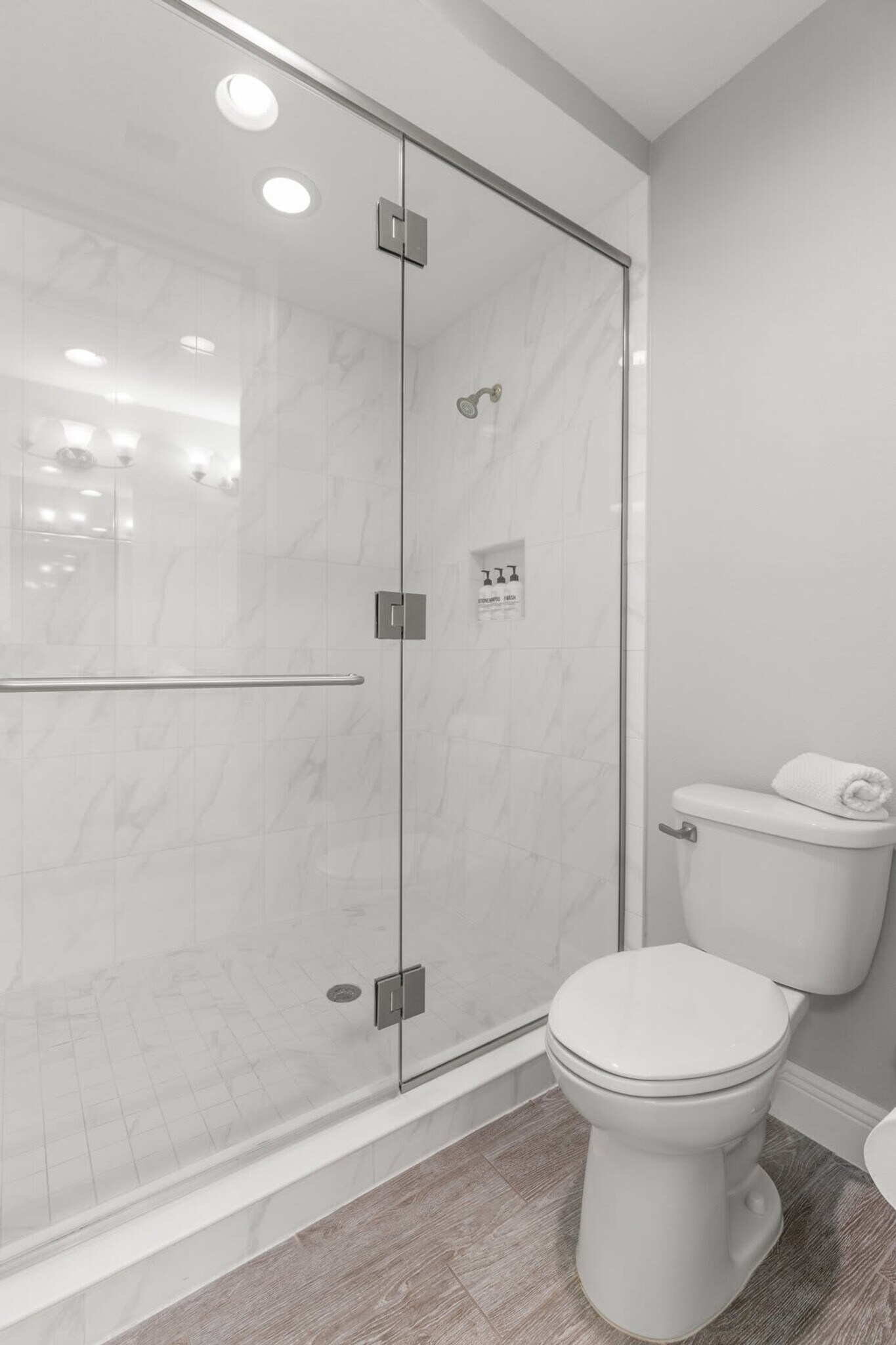Building Photo - 380 Aruba Cir