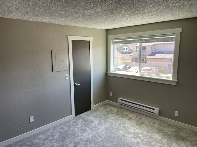Building Photo - Brand new remodel - top floor 2 bedroom wi...
