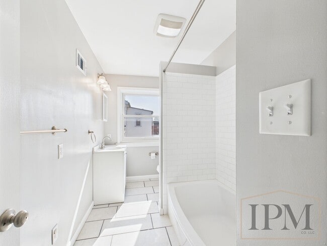 Building Photo - Available Now - 2 Bedroom located in Centr...