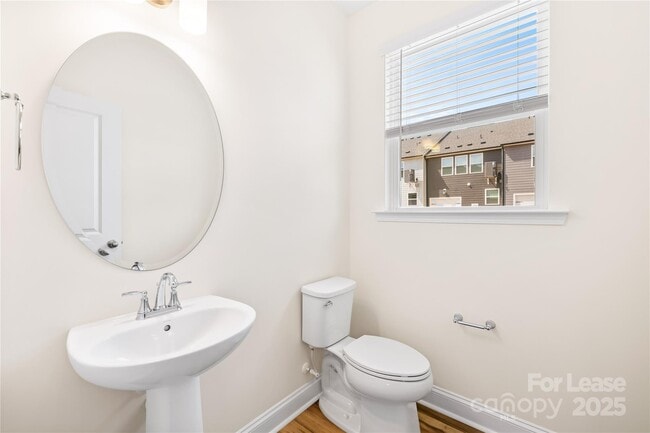 Building Photo - 1528 Cedar Tree Dr
