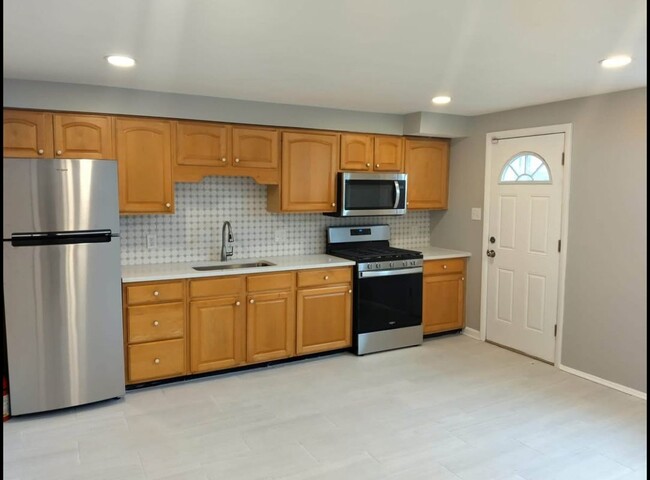 Primary Photo - 4829 Aberdeen Ave
