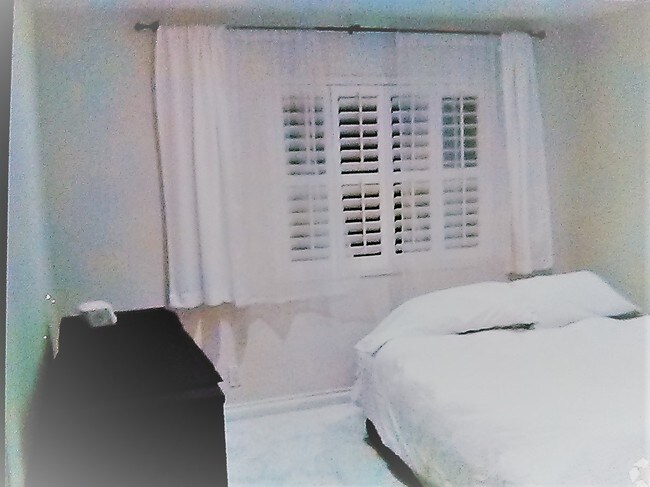 Room for Rent - 1040 N Gardner St