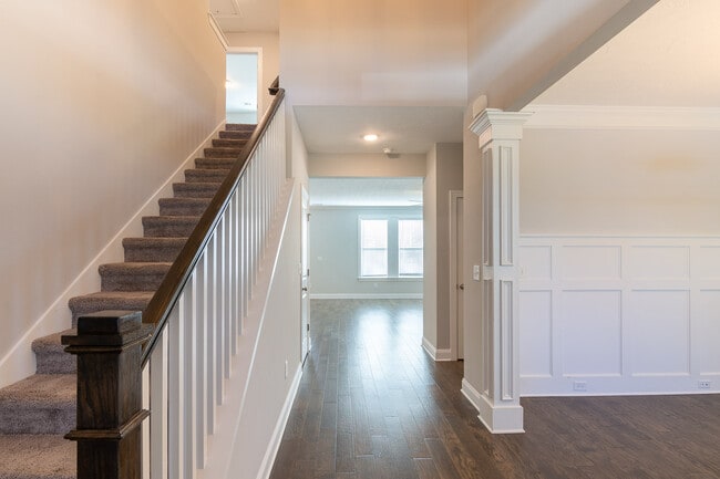 Building Photo - 811 Lillian Pk Dr